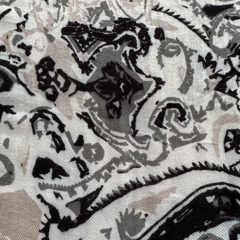 Isa & Stef Inc. floral Black and Gray lined knee length Patterned Skirt, size S